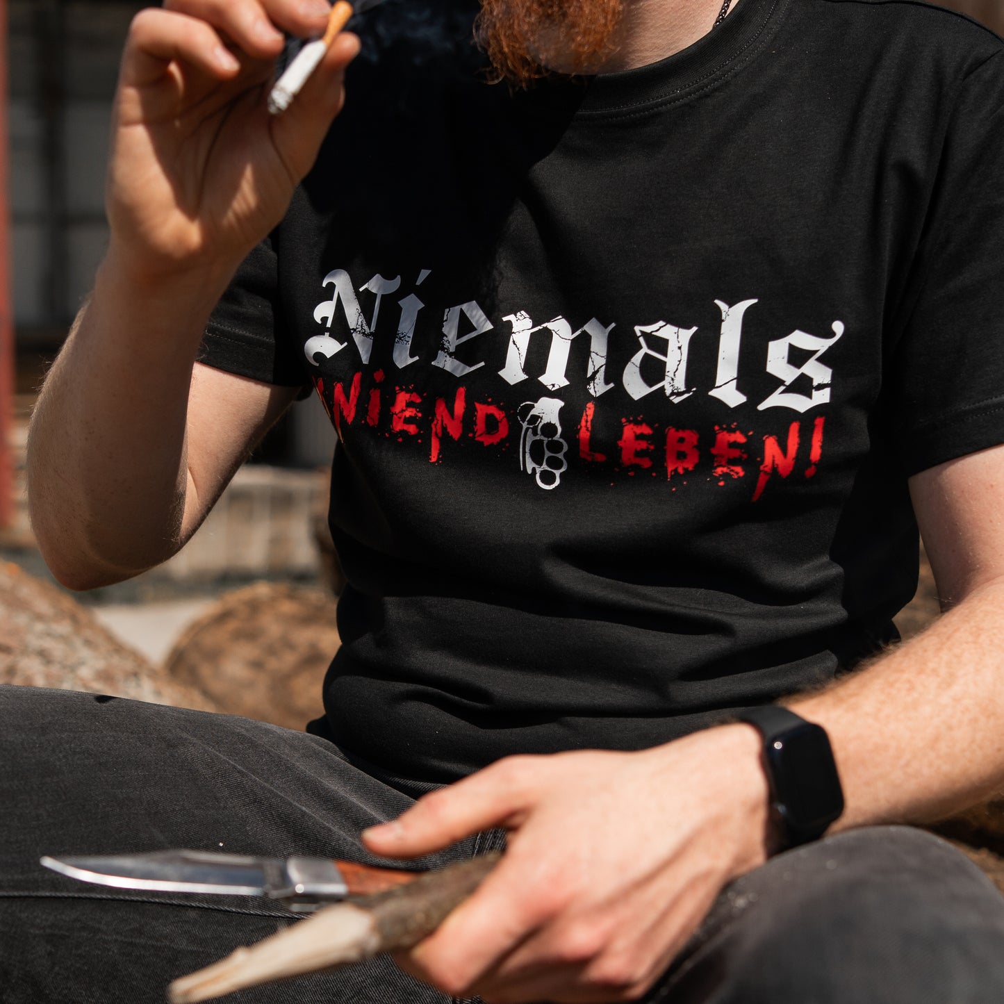 Niemals kniend leben! | T-Shirt